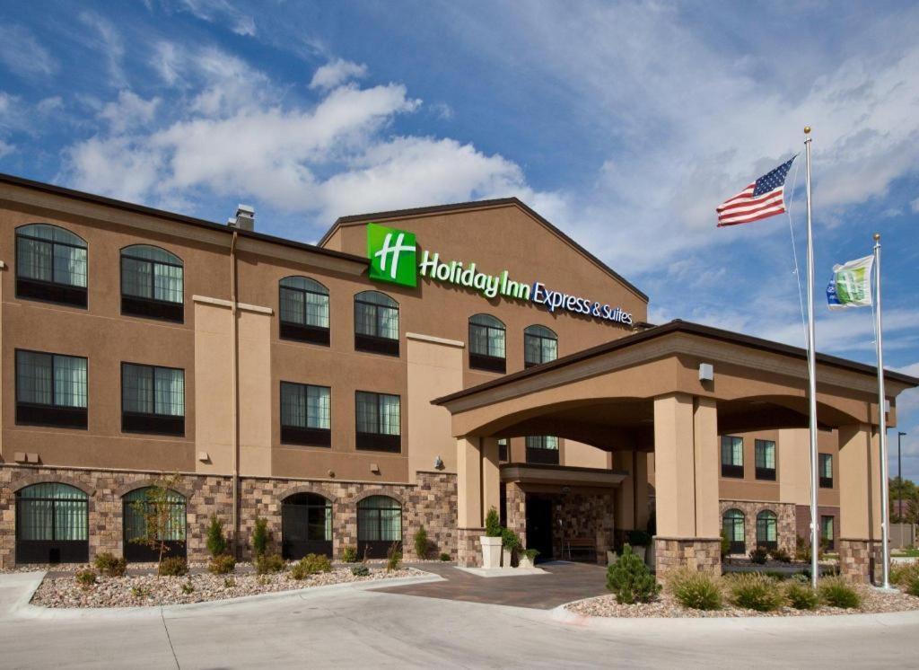 Holiday Inn Express Hotel & Suites Grand Island By Ihg Exterior photo